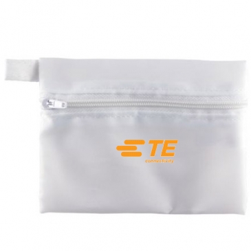 Deluxe Golf Kit in Zippered Pouch